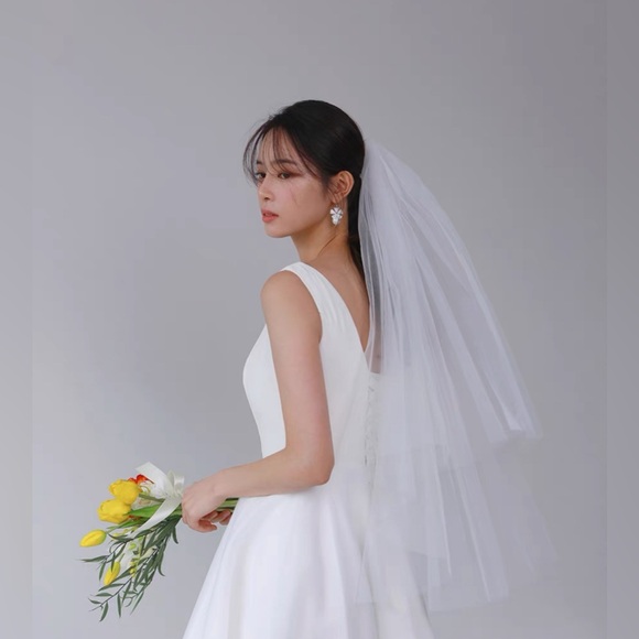 Two Tier Short Wedding Veil with Comb Waist Length - Picture 2 of 7